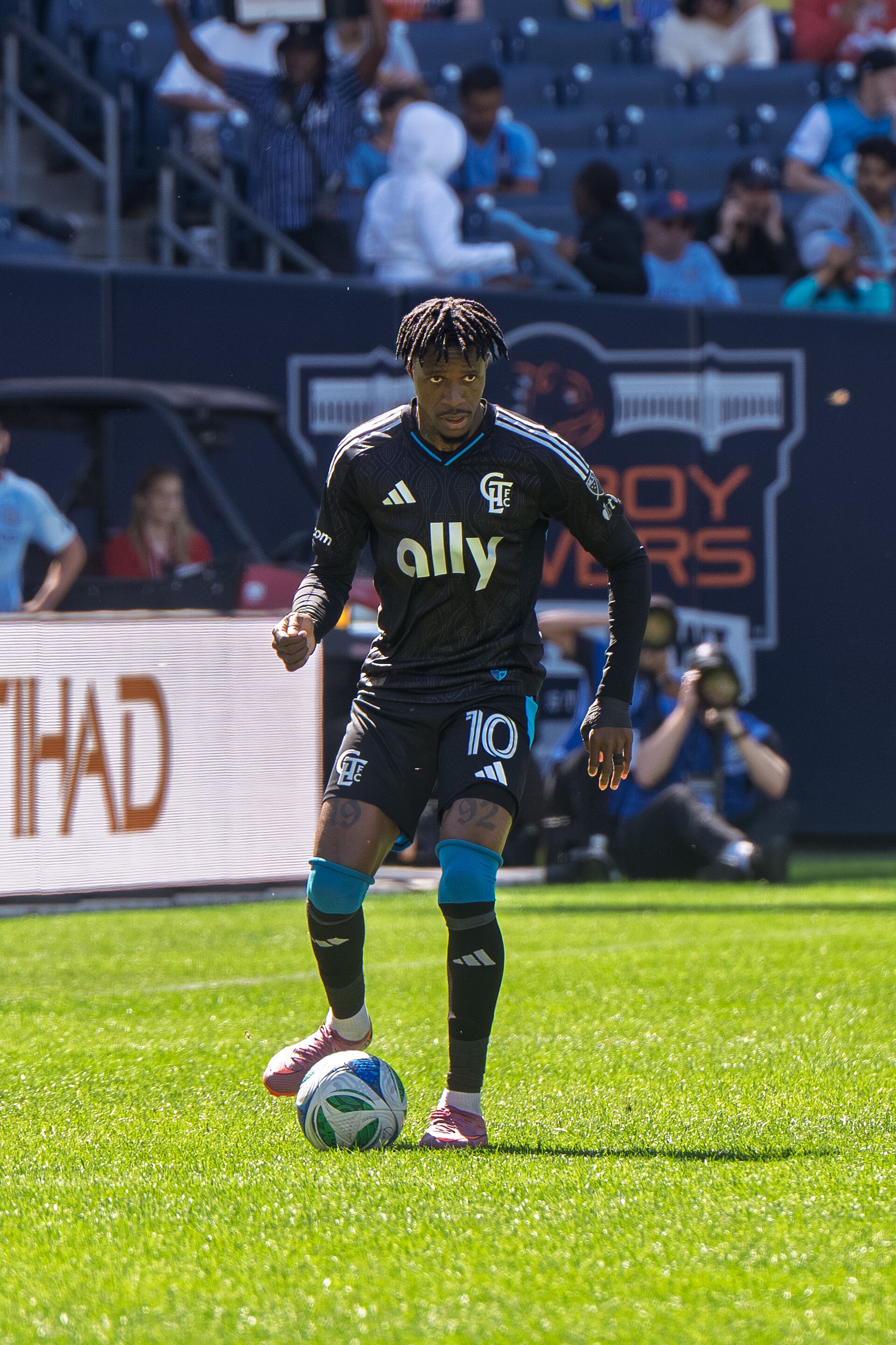 Wilfried Zaha tại Charlotte FC Wilfried Zaha thi đấu trong màu áo Charlotte FC