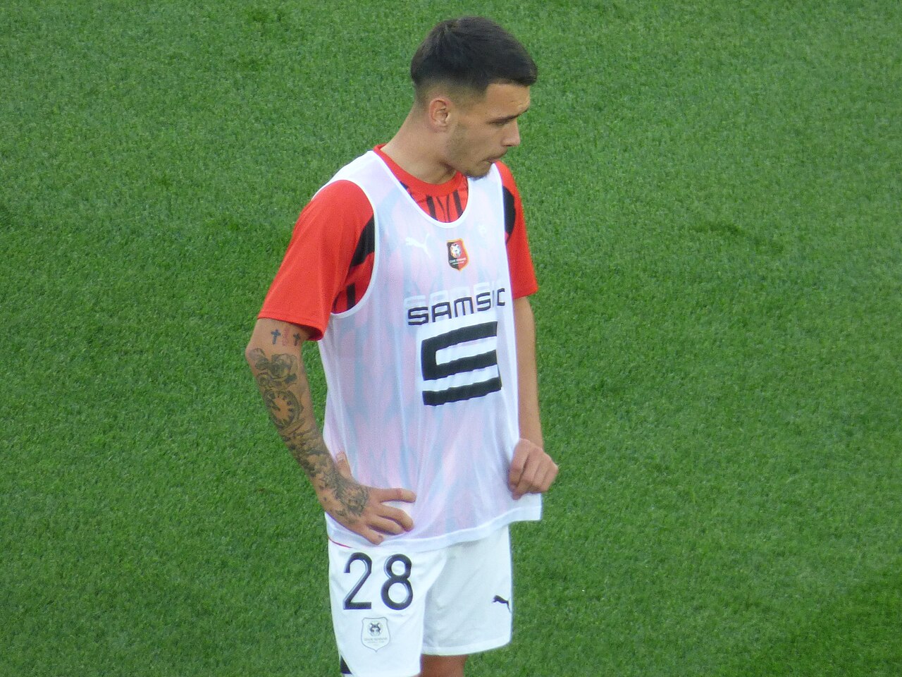 Enzo Le Fée thời còn khoác áo Stade Rennais Enzo Le Fée trong một trận đấu của Stade Rennais