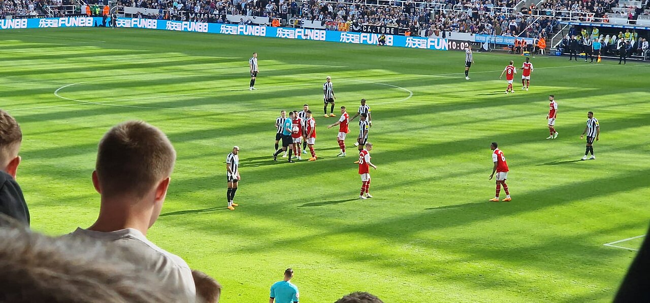 Sven Botman cùng Newcastle United tại Premier League Sven Botman trong trận Newcastle United gặp Arsenal