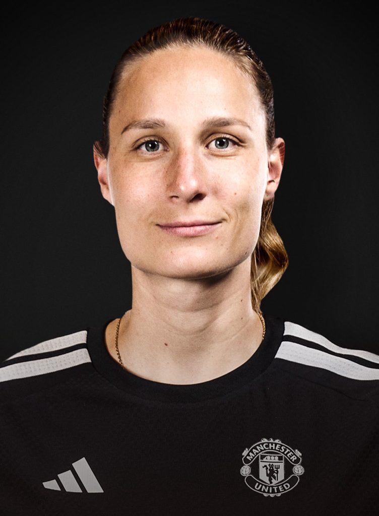 Chân dung thủ môn Janina Leitzig của Manchester United Women