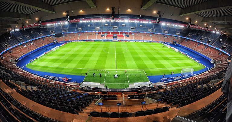 Toàn cảnh Parc des Princes sân nhà Paris Saint-Germain