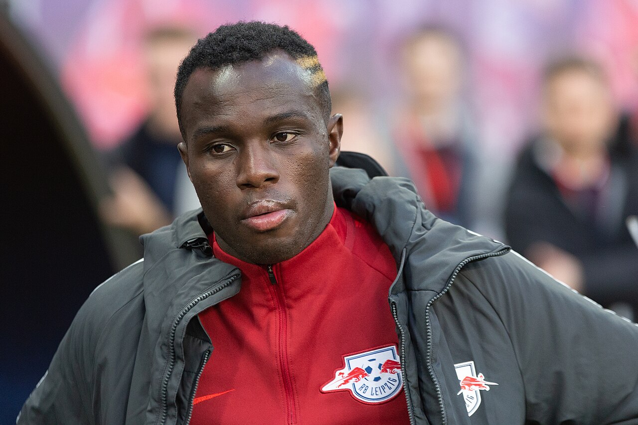 Các cầu thủ RB Leipzig thi đấu trên sân
