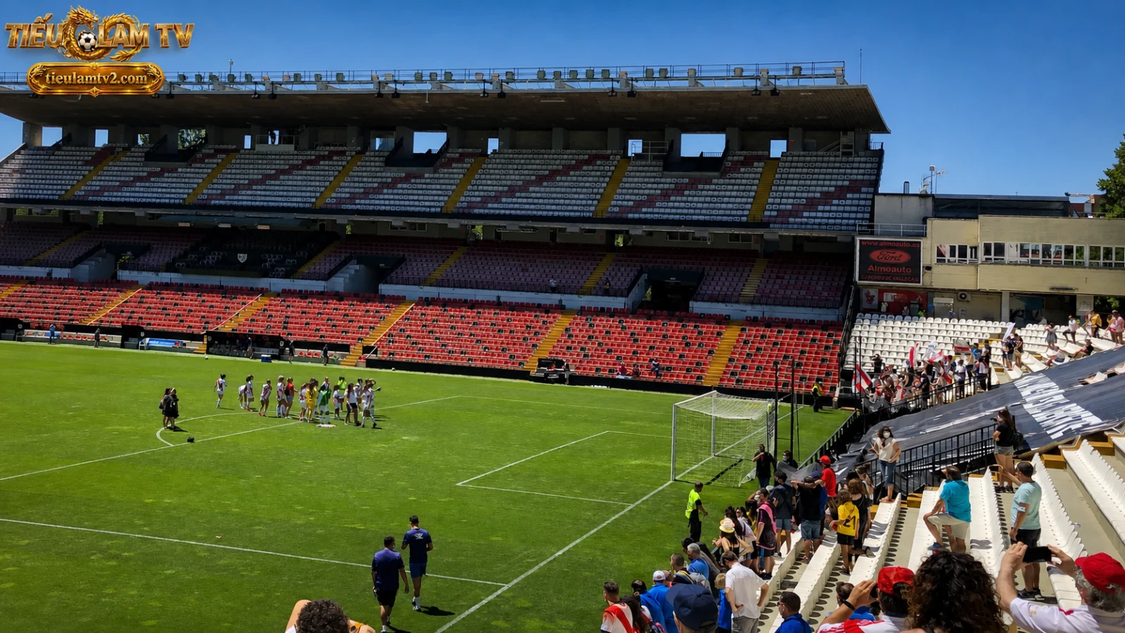 Sân Vallecas đại diện cho Rayo Vallecano trước trận gặp Sevilla