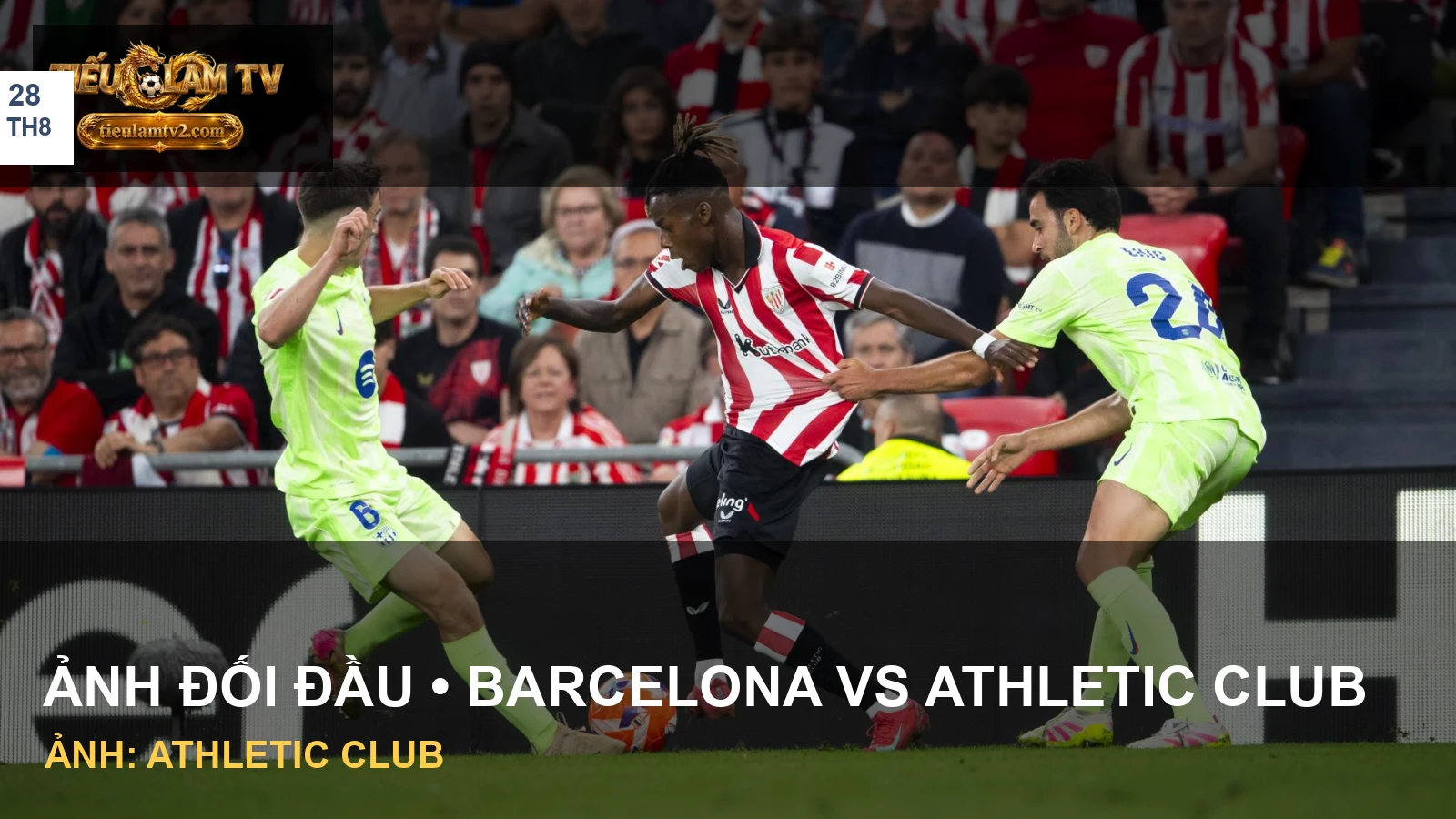 Cầu thủ Athletic Club tranh chấp cùng Barcelona