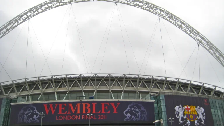 Sân Wembley trước trận chung kết UEFA Champions League